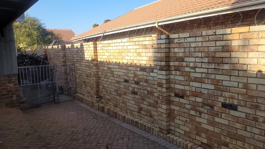 5 Bedroom Property for Sale in Wilkeville North West